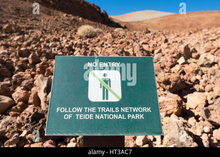 Signer l'intrusion interdite en face de rochers, le parc national du Teide, Parque Nacional de las Cañadas del Teide, Tenerife Banque D'Images