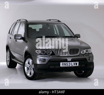 2003 BMW X5. Artiste : Inconnu. Banque D'Images