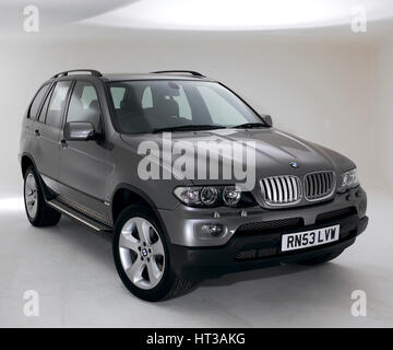 2003 BMW X5. Artiste : Inconnu. Banque D'Images