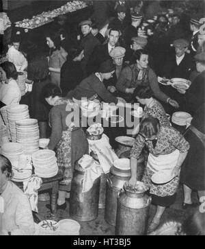 "Le peuple Rassemblement pour la Nécessité : Clydeside alimente son sans-abri", 1941 (1942). Artiste : Inconnu. Banque D'Images