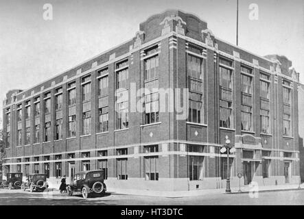 Vue générale, immeuble de bureaux de l'South Bend Tribune, South Bend, Indiana, 1922. Artiste : Inconnu. Banque D'Images