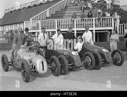 Austin 7 fonctionne, l'équipe 1937 Brooklands. Artiste : Bill Brunell. Banque D'Images