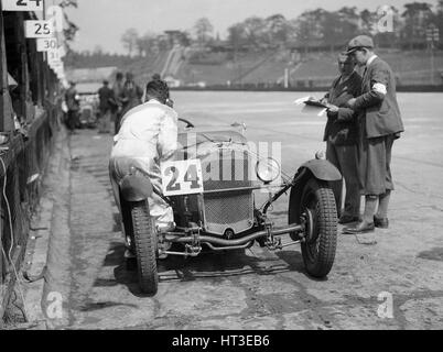 JCC Douze Double race, Brooklands, 8/9 mai 1931. Artiste : Bill Brunell. Banque D'Images