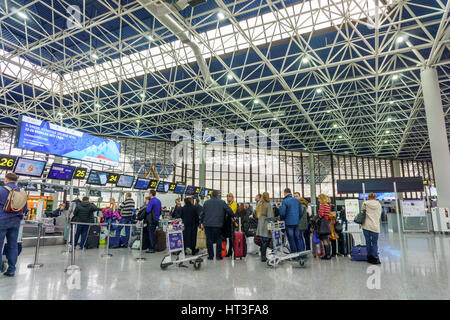 SOCHI, RUSSIE - 02 février 2017 : Peuples Autochtones dans un terminal de l'aéroport international de Sotchi. L'aéroport international d'Adler Banque D'Images