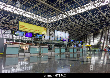 SOCHI, RUSSIE - 02 février 2017 : Peuples Autochtones dans un terminal de l'aéroport international de Sotchi. L'aéroport international d'Adler Banque D'Images