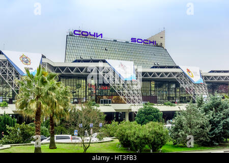 SOCHI, RUSSIE- février 02, 2017 : Le bâtiment de l'aéroport Adler. Aéroport de Sotchi. (Are) Banque D'Images