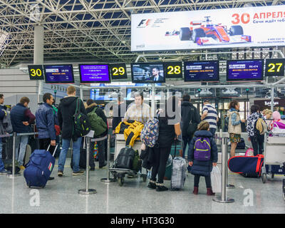 SOCHI, RUSSIE - 02 février 2017 : Terminal de passagers dans l'aéroport international de Sotchi. Adler (ARE) Banque D'Images