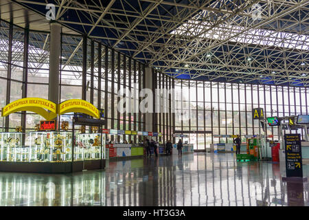 SOCHI, RUSSIE - 02 février 2017 : Terminal de passagers dans l'aéroport international de Sotchi. Adler (ARE) Banque D'Images