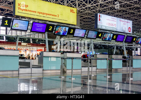 SOCHI, RUSSIE - 02 février 2017 : Terminal de passagers dans l'aéroport international de Sotchi. Adler (ARE) Banque D'Images