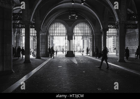 Amsterdam, Pays-Bas, le 10 avril 2016 : Le tunnel piétonnier et cyclable à travers le Rijksmuseum à Amsterdam. Banque D'Images