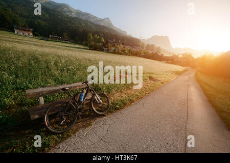 Amazing matin dans le village près de l'Resslern lac Grundlsee. Alpes, France, Europe. Banque D'Images