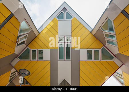 Rotterdam, Pays-Bas - le 26 mai 2016 : maisons Cube sont un ensemble de maisons innovantes. Banque D'Images