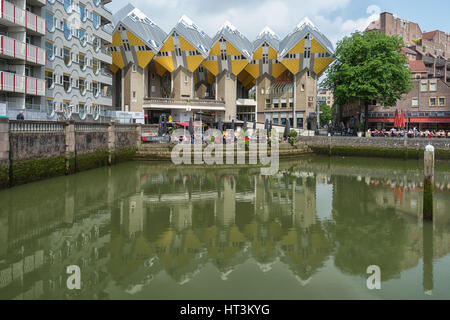 Rotterdam, Pays-Bas - le 26 mai 2016 : maisons Cube sont un ensemble de maisons innovantes. Banque D'Images