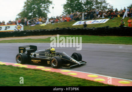 Ayrton Senna dans la Lotus Renault 97T 1985 Grand Prix d'Europe à Brands Hatch : Artiste inconnu. Banque D'Images