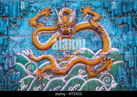 Détail d'un mur de dragon - La Cité Interdite, Pékin, Chine Banque D'Images