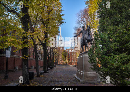 Statue de Paul Revere et Old North Church - Boston, Massachusetts, USA Banque D'Images