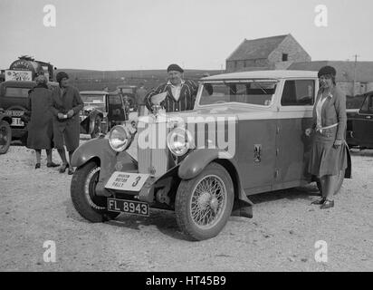 MG 18/80 Salon de Mme R&B Gough au Brighton HMC rallye automobile, 1930. Artiste : Bill Brunell. Banque D'Images