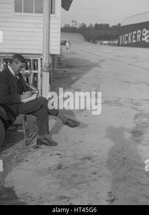 L Martin au JCC 200 Mile Race, Brooklands, Surrey, 1921. Artiste : Bill Brunell. Banque D'Images