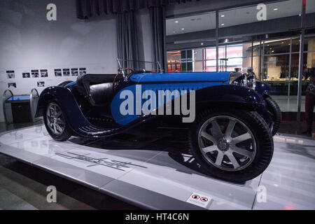 Los Angeles, CA, USA - 4 mars, 2017 : Blue 1932 Bugatti Type 55 Super Sport au Petersen Automotive Museum de Los Angeles, Californie, États-Unis Banque D'Images