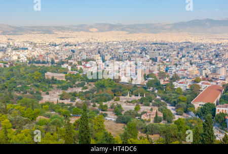 La vue aérienne d'Athènes à partir de la colline de l'acropole de l'ancienne Agora sur le foregroung, Grèce Banque D'Images