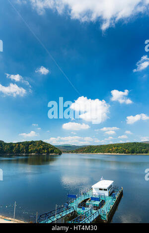 Le port de Schwammenauel Rursee dans l'Eifel, Allemagne sur une journée d'été Banque D'Images