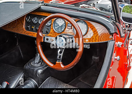 Pilotage et tableau de bord d'une Morgan 1986 Voiture de sport. Banque D'Images