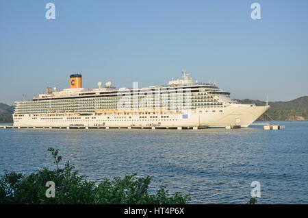 L'ANSE ORANGE RÉPUBLIQUE DOMINICAINE 8 FÉVRIER 2016 : Costa Deliziosa bateau de croisière à Orange Cove Banque D'Images