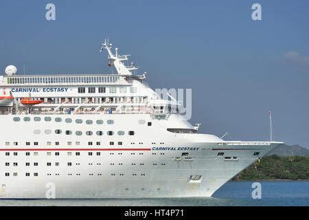 L'ANSE ORANGE RÉPUBLIQUE DOMINICAINE 9 FÉVRIER 2016 : Arc de Carnival Cruise Ship Banque D'Images