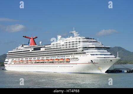 L'ANSE ORANGE RÉPUBLIQUE DOMINICAINE 16 FÉVRIER 2016 : navire de croisière Carnival Splendor Banque D'Images