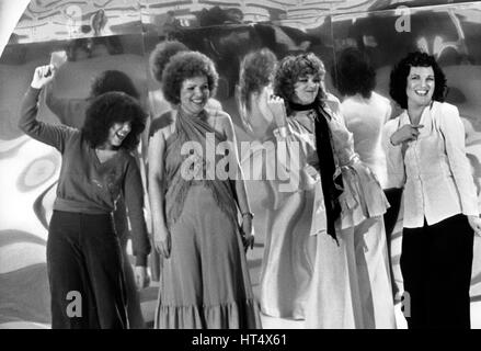 Britische Mädchenband «la surprise de soeurs à Hambourg, Deutschland 1970 er Jahre. British girl groupe 'la surprise de la scène des Sœurs à Hambourg, Allemagne 70. Banque D'Images