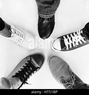 Différents les pieds sur le sol Banque D'Images