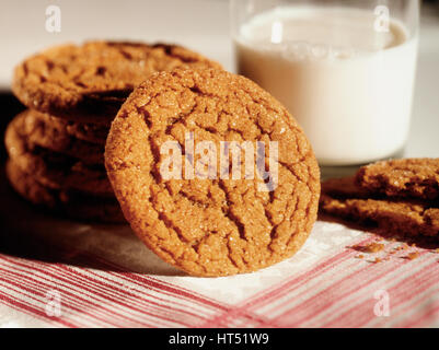 Le gingembre Cookies and Milk Banque D'Images