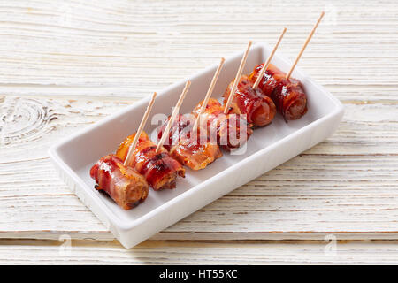 Pinchos Bacon enveloppé d'Espagne tapas pintxos dates food Banque D'Images