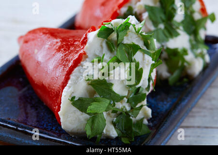 Pinchos rempli de poivre piquillo pimientos pintxos tapas de l'Espagne l'alimentation Banque D'Images