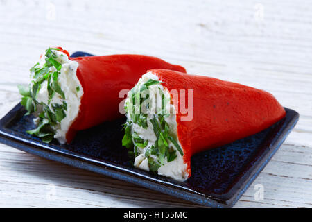 Pinchos rempli de poivre piquillo pimientos pintxos tapas de l'Espagne l'alimentation Banque D'Images