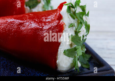 Pinchos rempli de poivre piquillo pimientos pintxos tapas de l'Espagne l'alimentation Banque D'Images