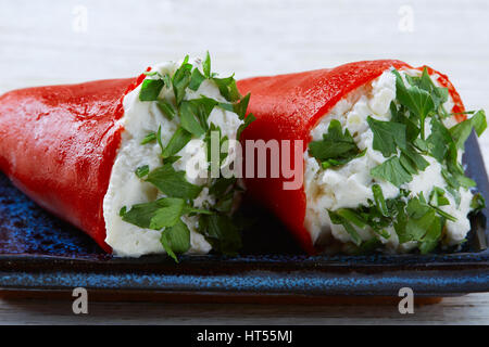 Pinchos rempli de poivre piquillo pimientos pintxos tapas de l'Espagne l'alimentation Banque D'Images