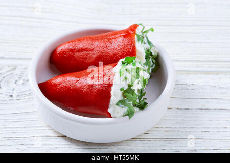 Pinchos rempli de poivre piquillo pimientos pintxos tapas de l'Espagne l'alimentation Banque D'Images