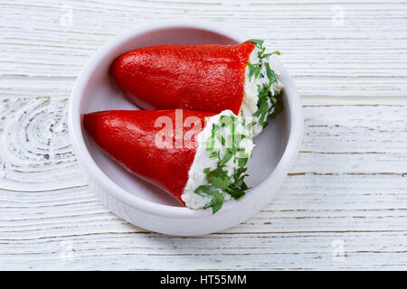Pinchos rempli de poivre piquillo pimientos pintxos tapas de l'Espagne l'alimentation Banque D'Images