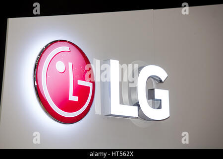 Moscou, Russie - Février 2016 : LG logo de l'entreprise sur le mur. LG est un conglomérat multinational corporation Banque D'Images