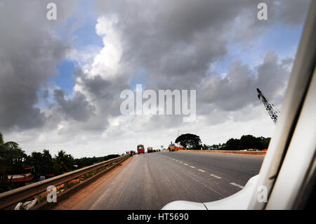 Route de Thane à Mumbai, photo de voiture, (Copyright © par Saji Maramon) Banque D'Images