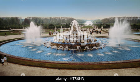 Fontaine Latona, Versailles, Paris. La fontaine a été conçu par architet André Le Nôtre, en 2012 les jardins de Versailles sont classées au Patrimoine Mondial. Banque D'Images