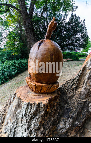 Dans un parc de sculptures en bois Banque D'Images