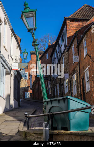 LINCOLN, Royaume-Uni - 28 février 2017 : La célèbre lampadaire situé sur la colline historique dans la ville de Lincoln, au Royaume-Uni le 28 février 2017. Banque D'Images