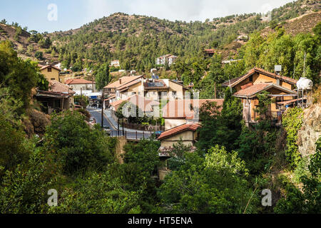 Kakopetria, célèbre village touristique dans la partie nord de la chaîne de montagnes Troodos. District de Nicosie. Chypre. Banque D'Images