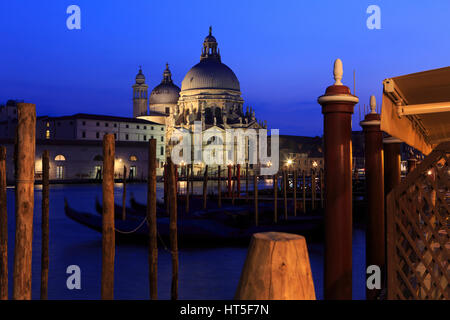 La basilique Santa Maria della Salute (1681) au crépuscule à Venise, Italie Banque D'Images