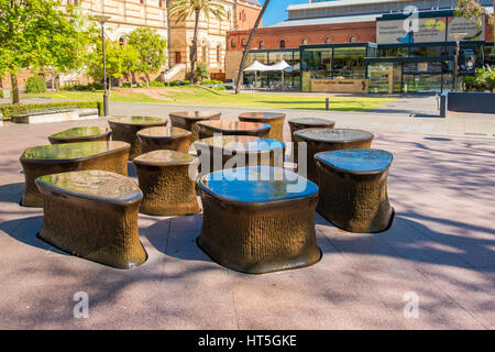 Adelaide, Australie - Novembre 11, 2016 : Fontaine près de South Australian Museum situé sur North Terrace à Adelaide CBD sur une journée Banque D'Images