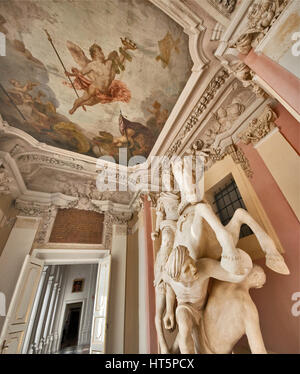 Allegoric statue équestre du roi Jan III Sobieski l'écrasement des envahisseurs turcs à Vienne en 1683, plafonnier, Palais de Wilanów à Varsovie, Pologne Banque D'Images