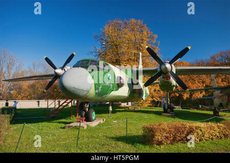 Antonov AN-26, avion de transport bimoteur soviétique, Musée de l'armée polonaise à Varsovie, Pologne Banque D'Images