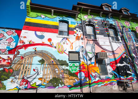 LA grande fresque élaborée et peint sur le mur de Sanko cuisine japonaise, store, au centre-ville de Toronto, Canada Banque D'Images